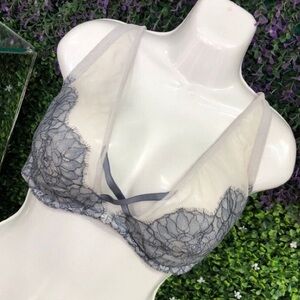 Victoria’s Secret Very Sexy Lace Plunge Bra 34DD